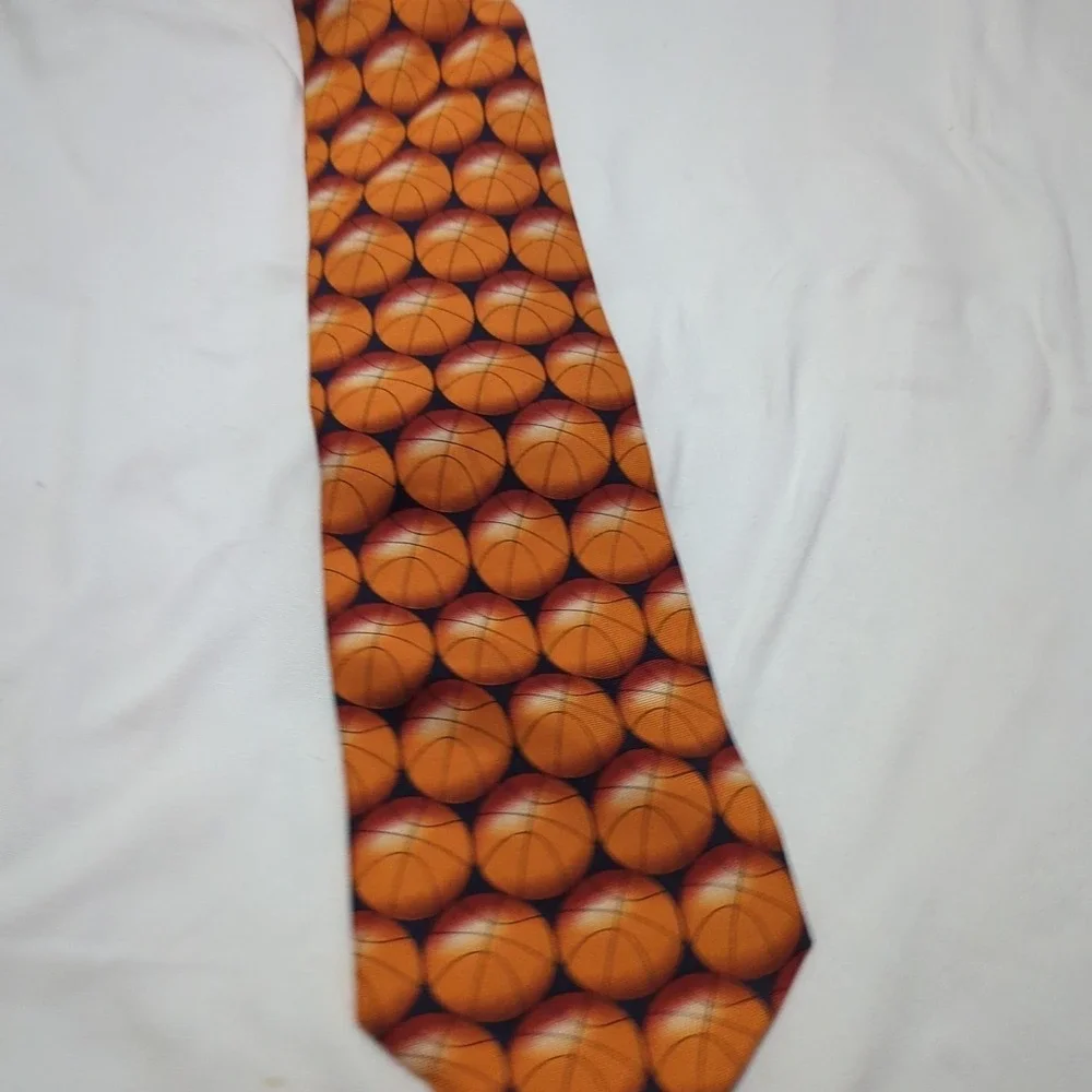 Christian‎ Pelini Men's 100% Silk Hand Made Necktie Basketball Repeating Coach